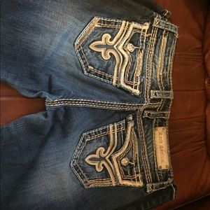 Woman’s Rock Revivals 28 x 32